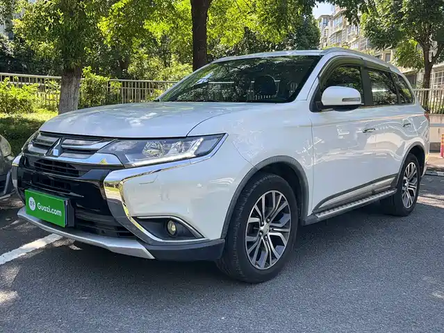 MITSUBISHI OUTLANDER 2016