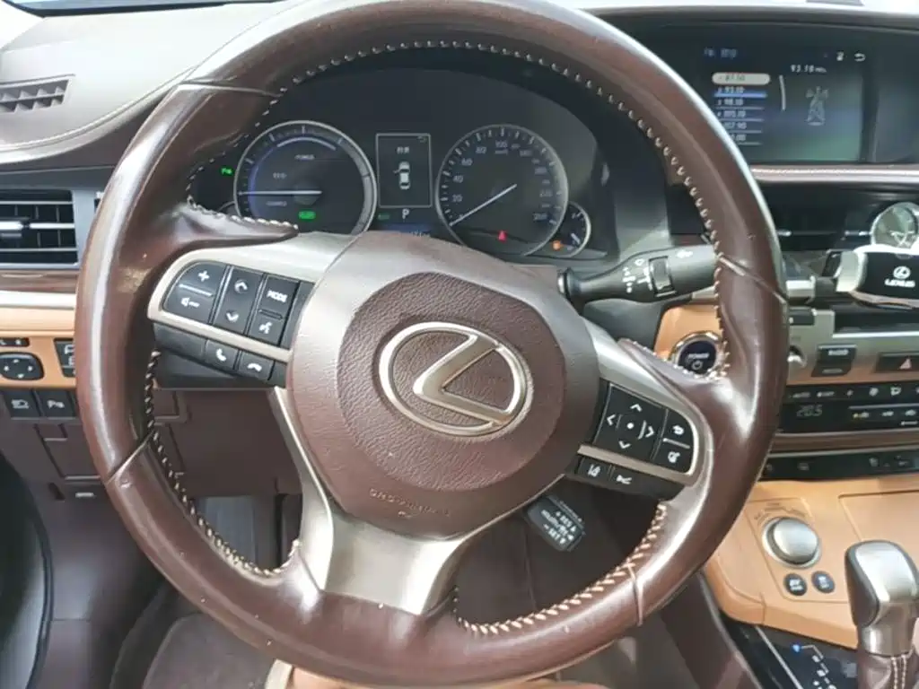 Lexus ES — миниатюра 11