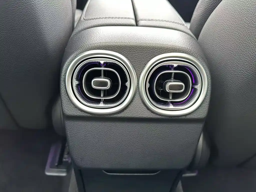 Mercedes-Benz C-Class — миниатюра 16