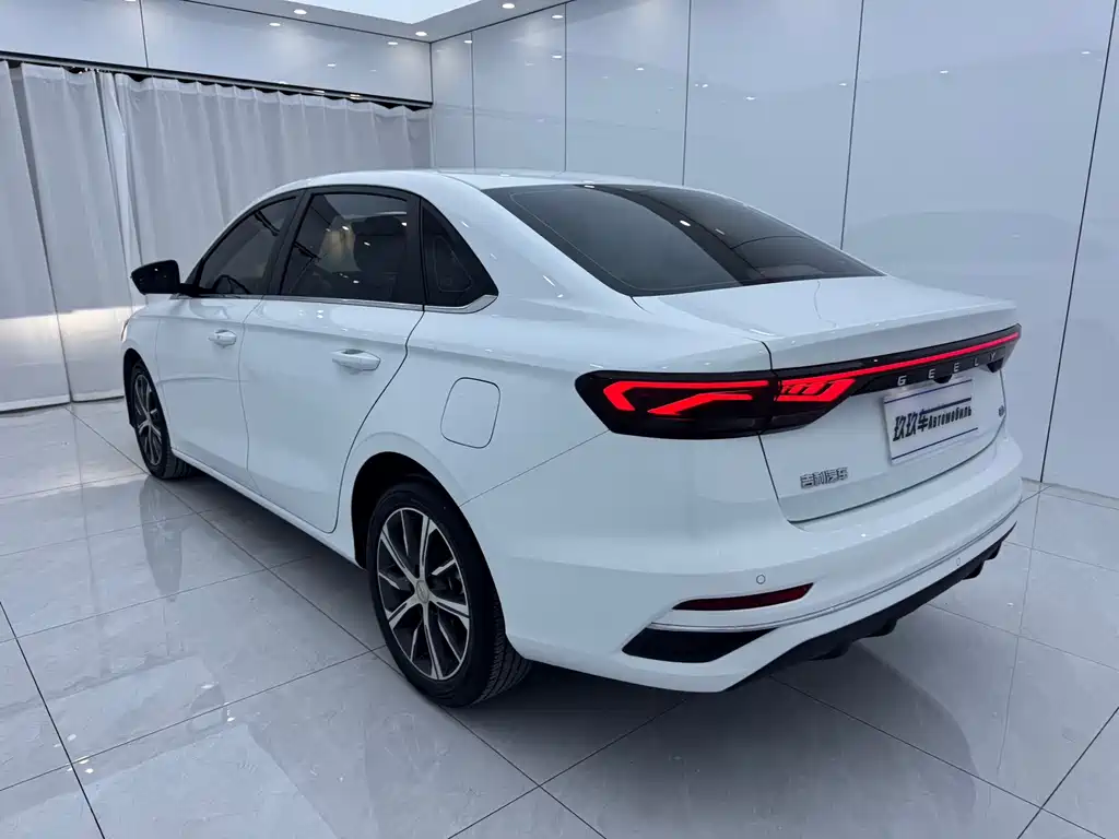 Geely Emgrand — миниатюра 6