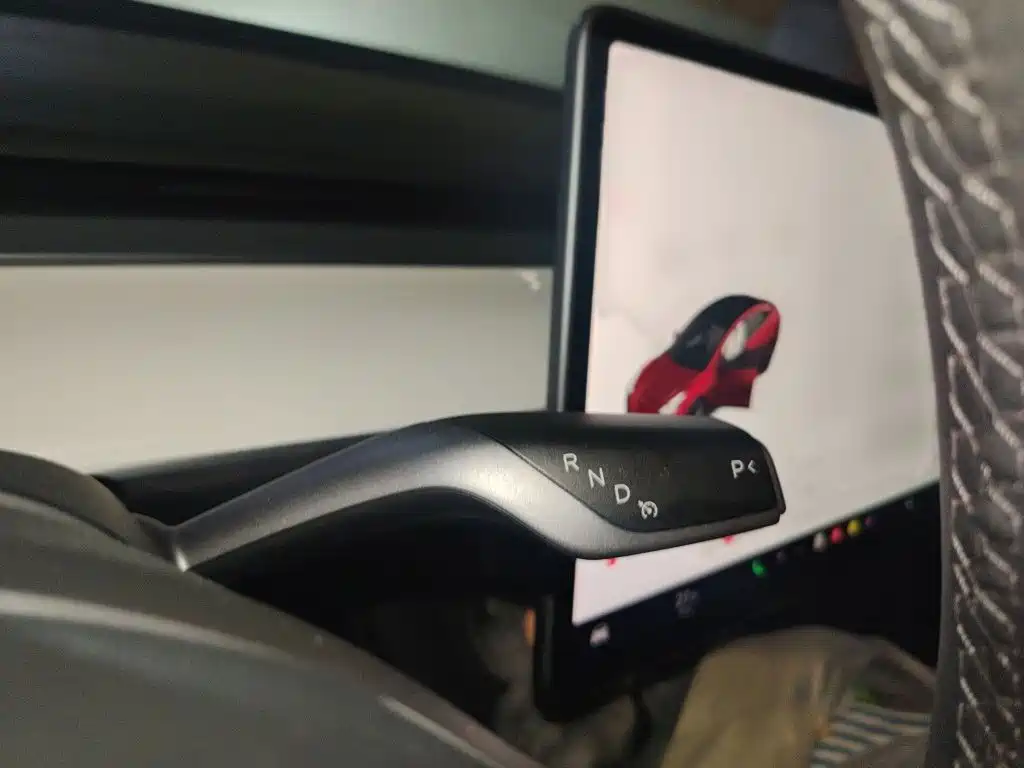 Tesla Model 3 — миниатюра 7