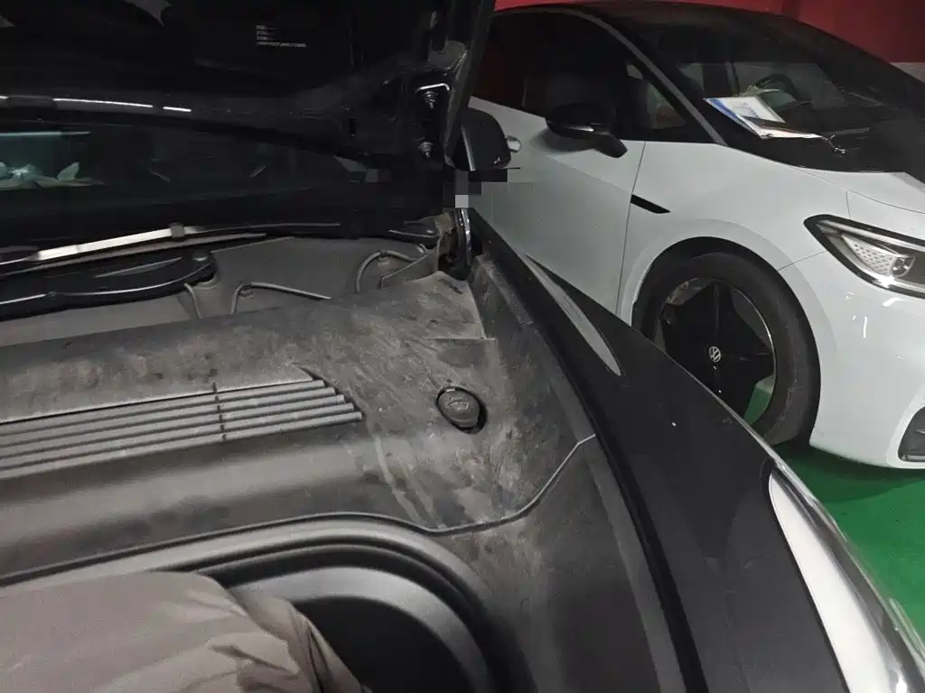Tesla Model Y — миниатюра 21