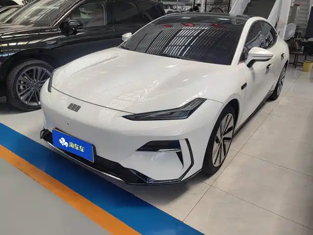 2024 Geely Galaxy E8