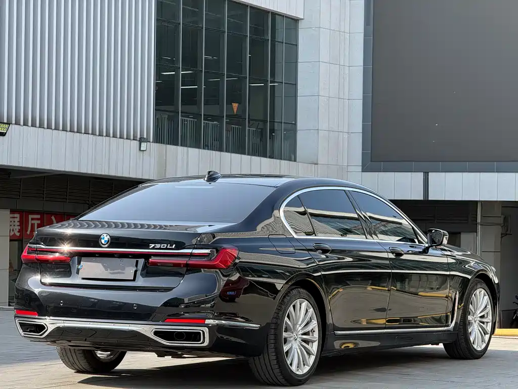 BMW 7 SERIES