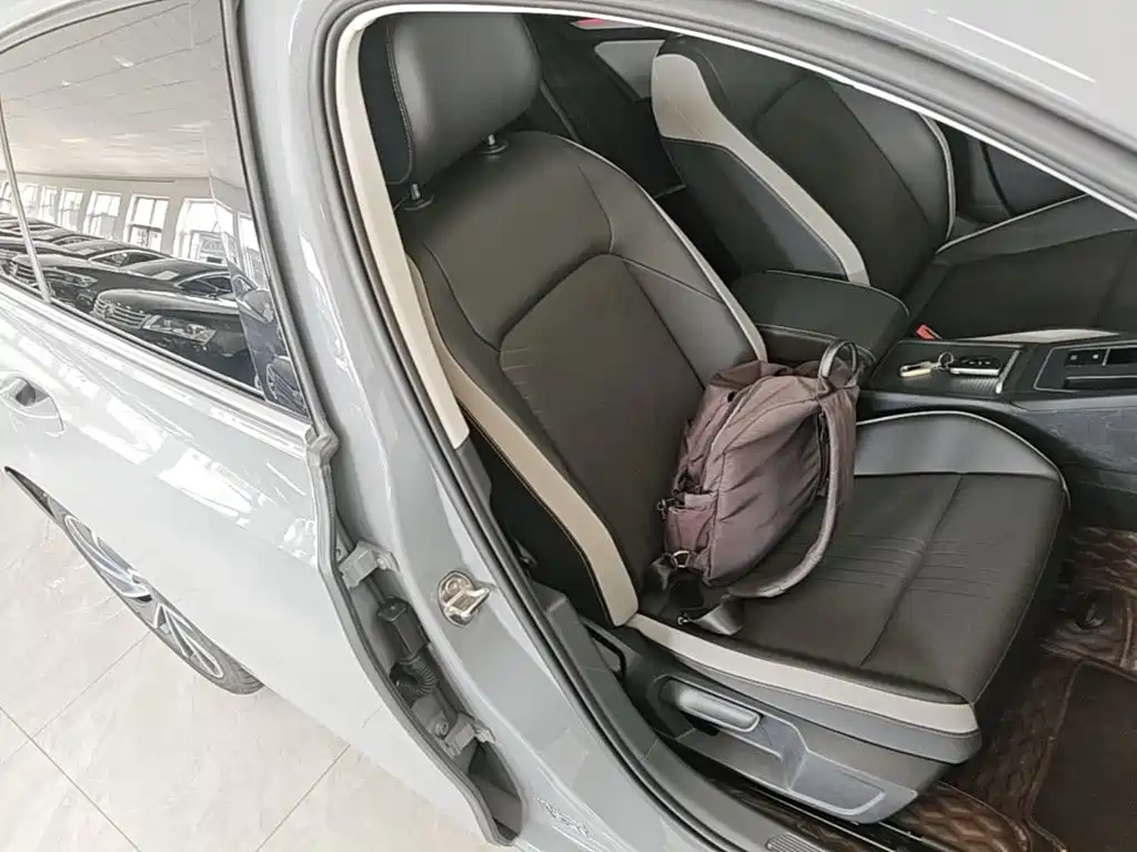 Volkswagen Golf — миниатюра 25