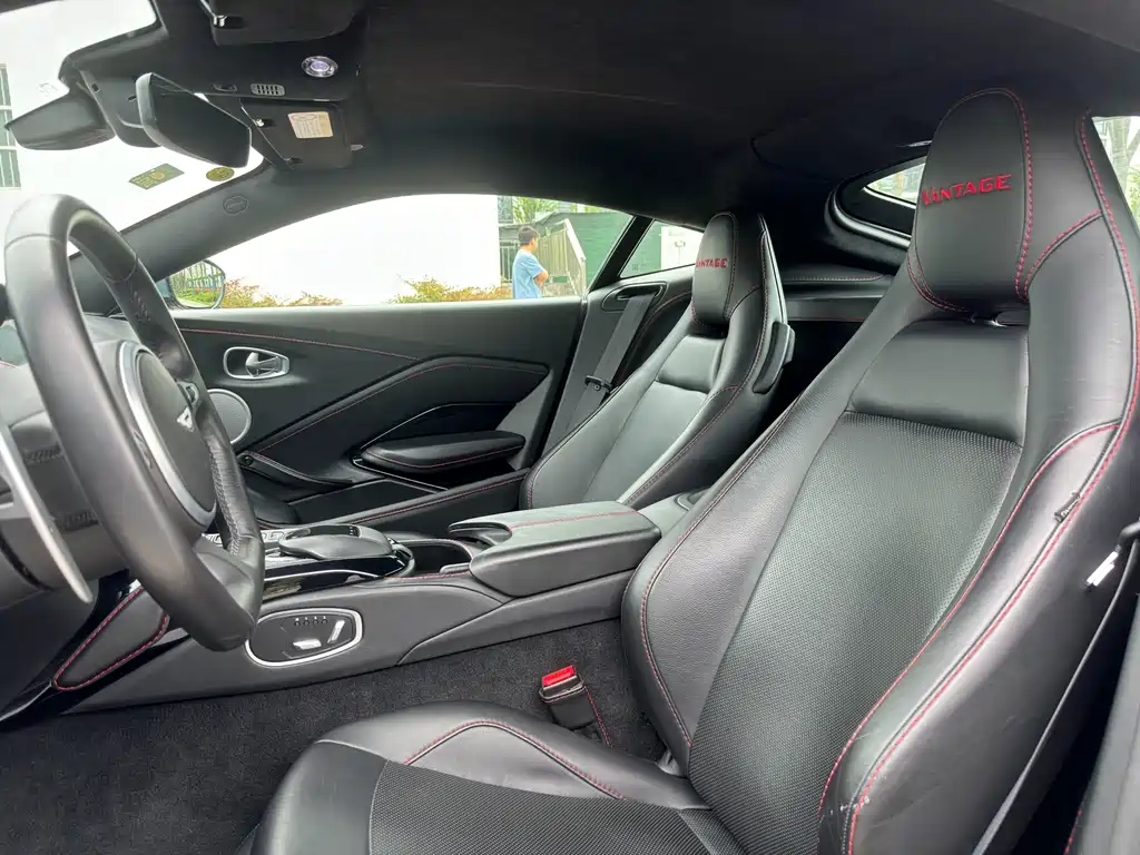 Aston Martin V8 Vantage 2018 4.0T V8 Coupe