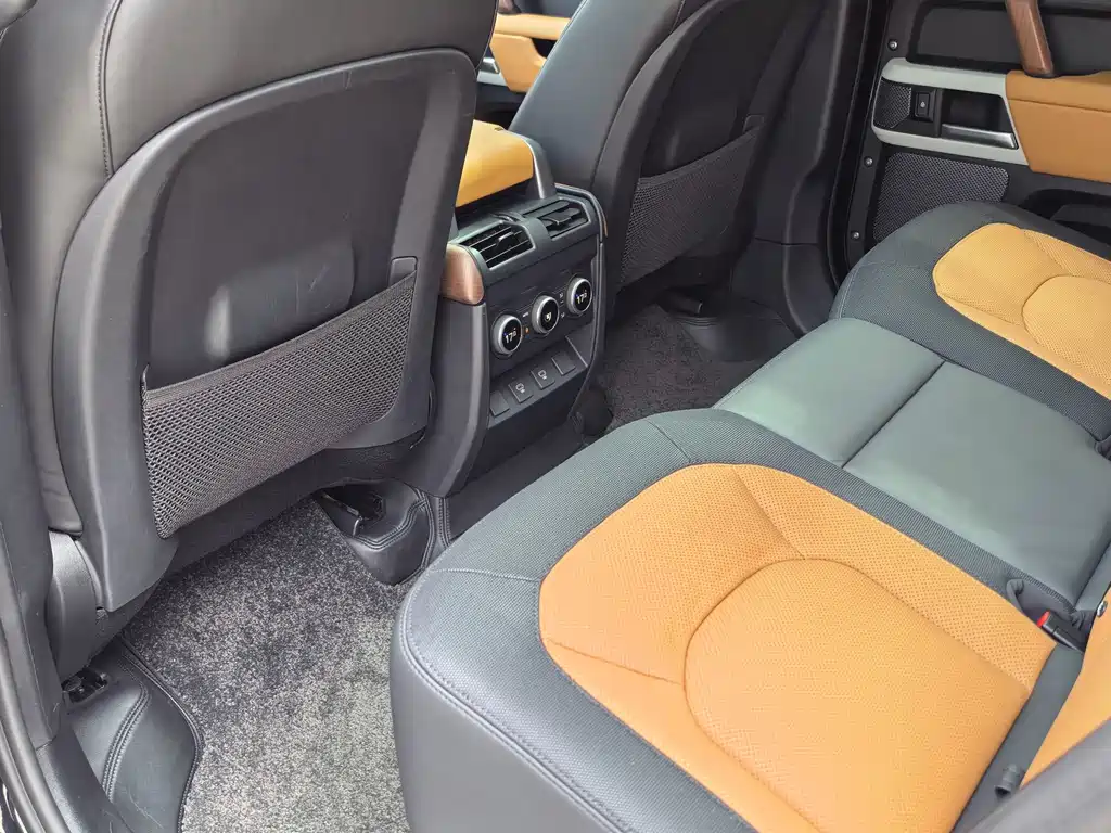 Land Rover Defender — миниатюра 18
