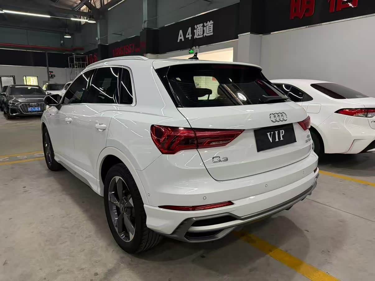 Audi Q3 1.4 л 2022 г. Белый, пробег 46000 км