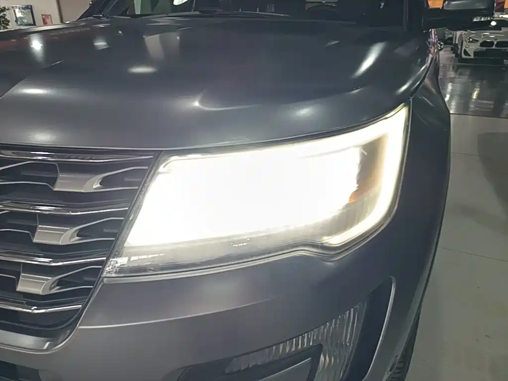 Ford Explorer (Import) — миниатюра 24