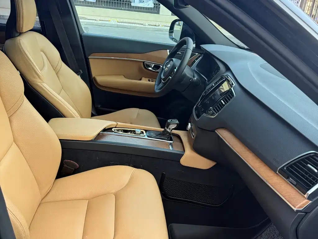 Volvo XC90 — миниатюра 12