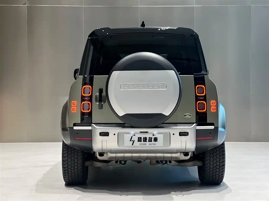 LAND ROVER DEFENDER