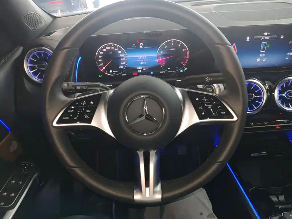 Mercedes-Benz GLB — миниатюра 11