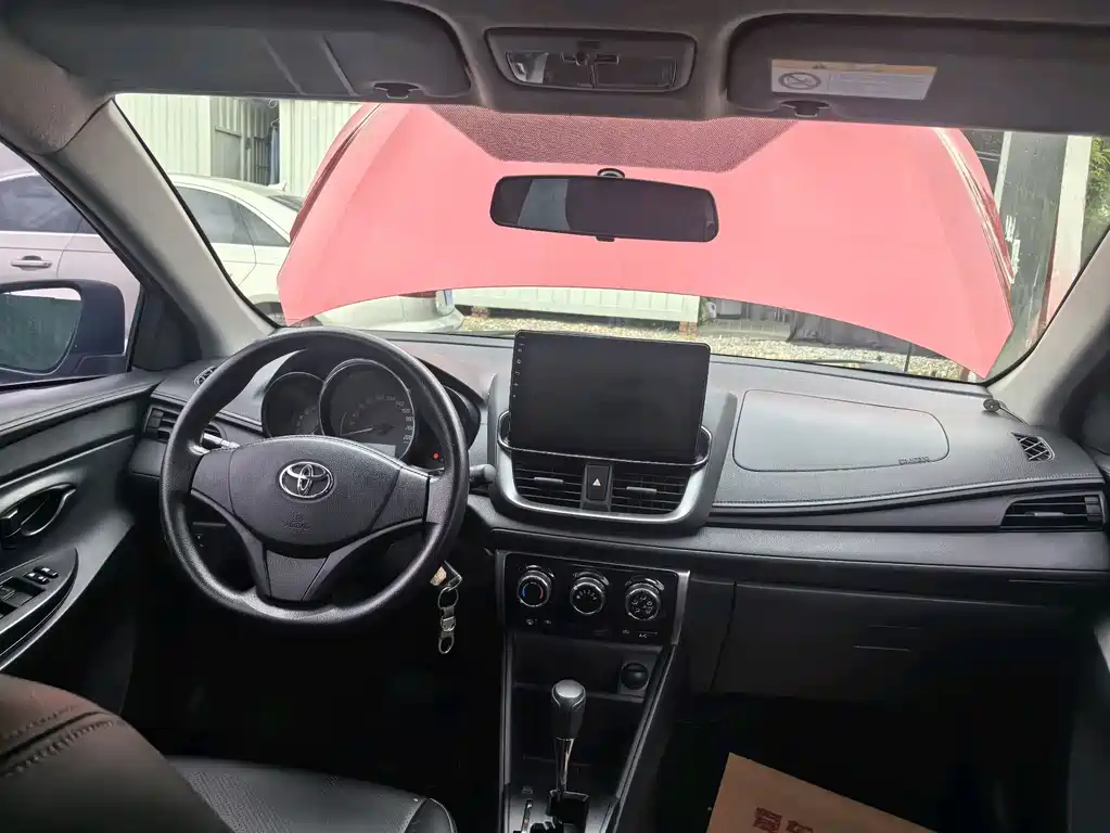 Toyota Yaris L — миниатюра 6
