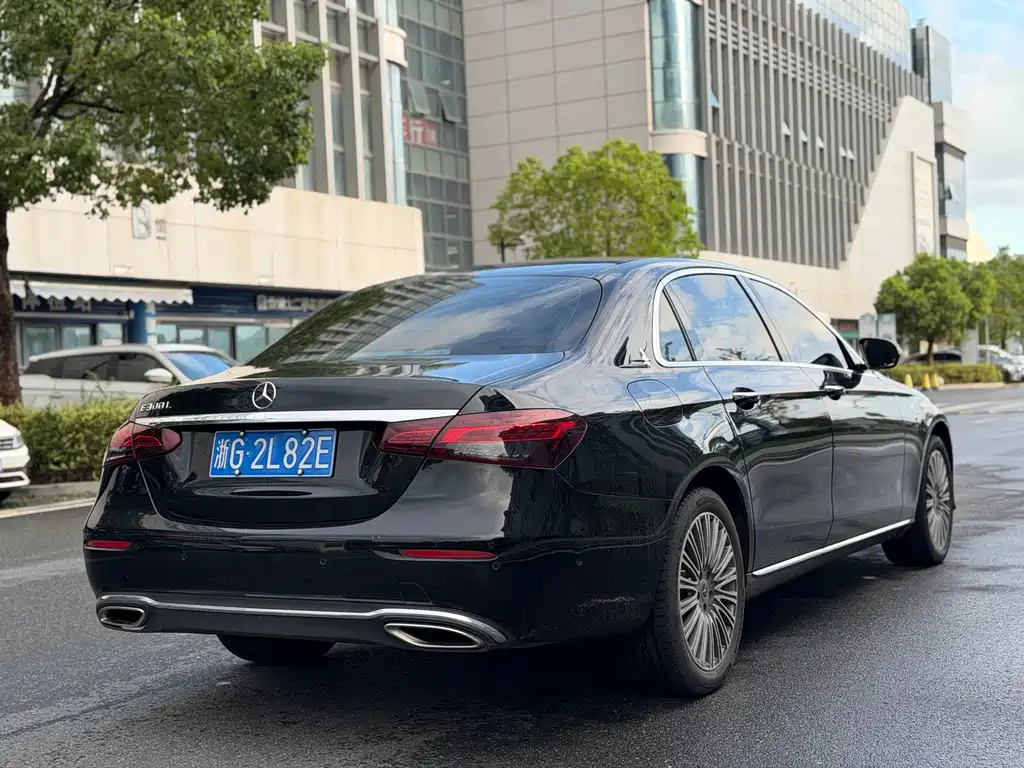 Mercedes-Benz E-Class — миниатюра 16