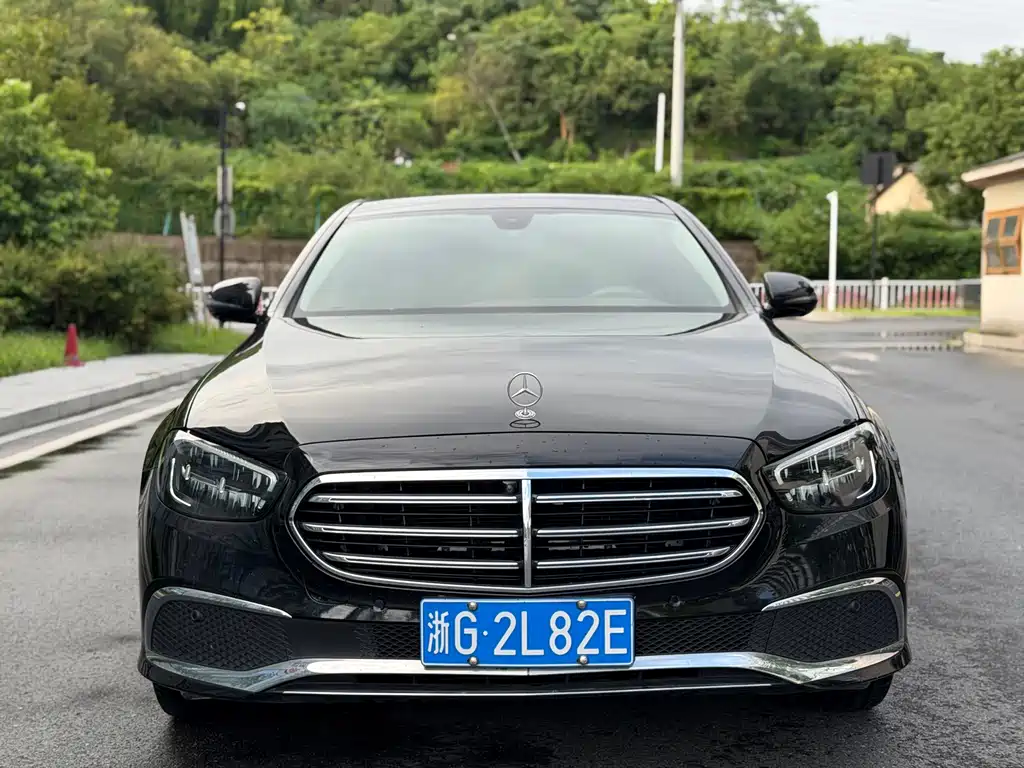 Mercedes-Benz E-Class — миниатюра 2