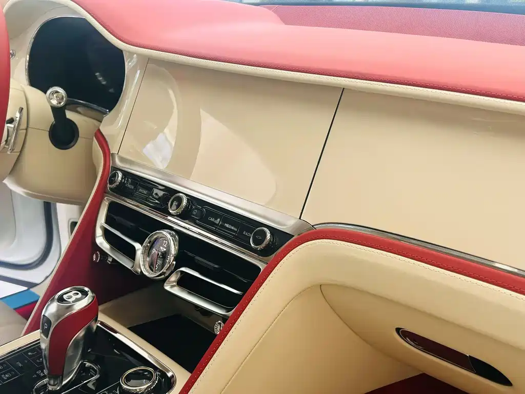 Bentley Flying Spur PHEV — миниатюра 6