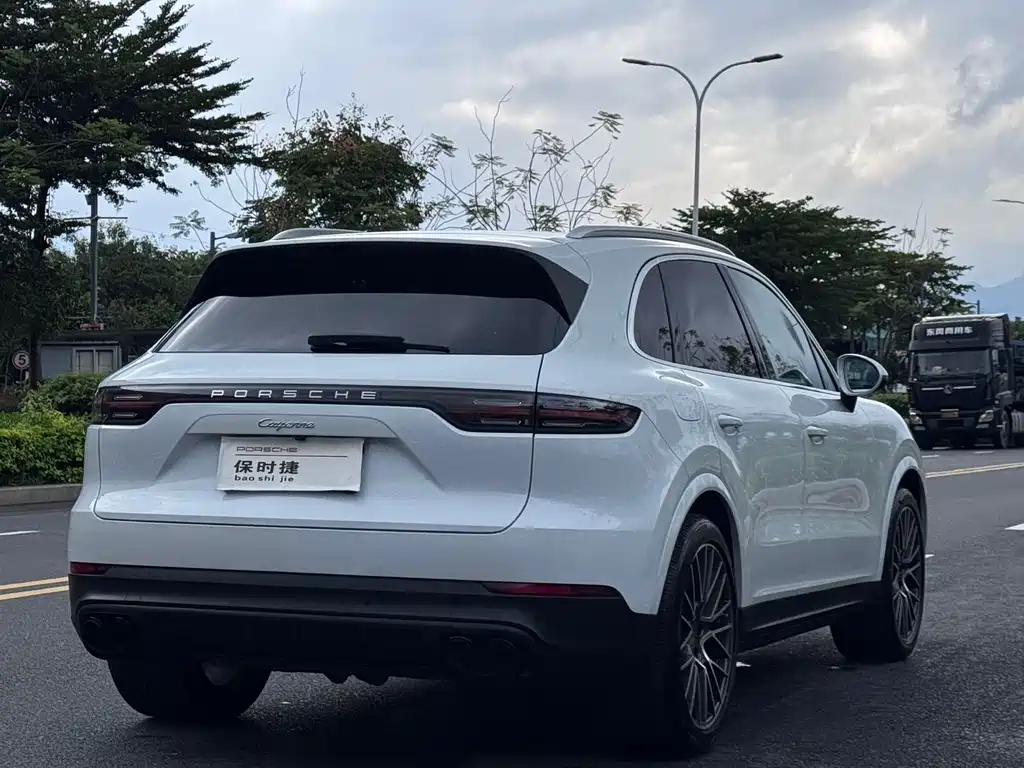 Porsche Cayenne — миниатюра 15