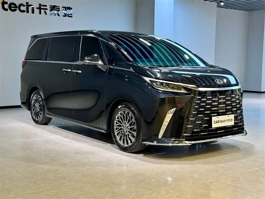LEXUS  LM