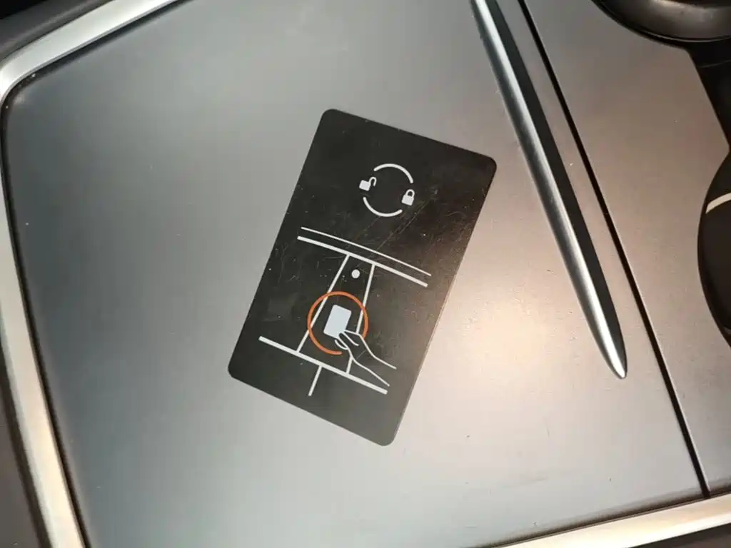 Tesla Model 3 — миниатюра 9