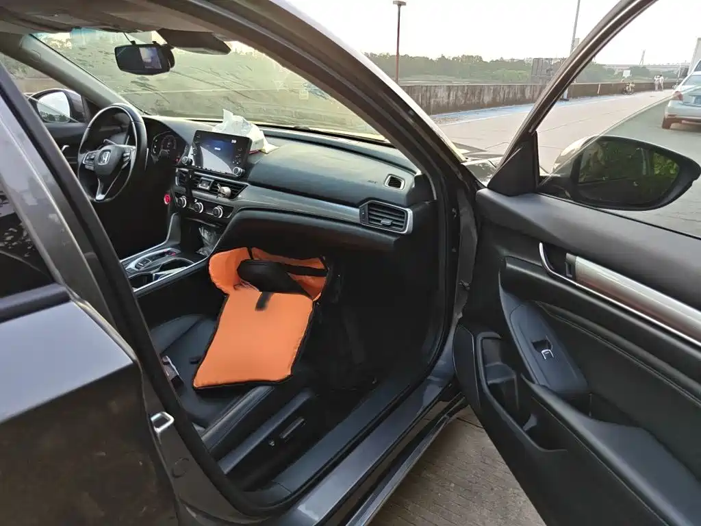 Honda Accord — миниатюра 18