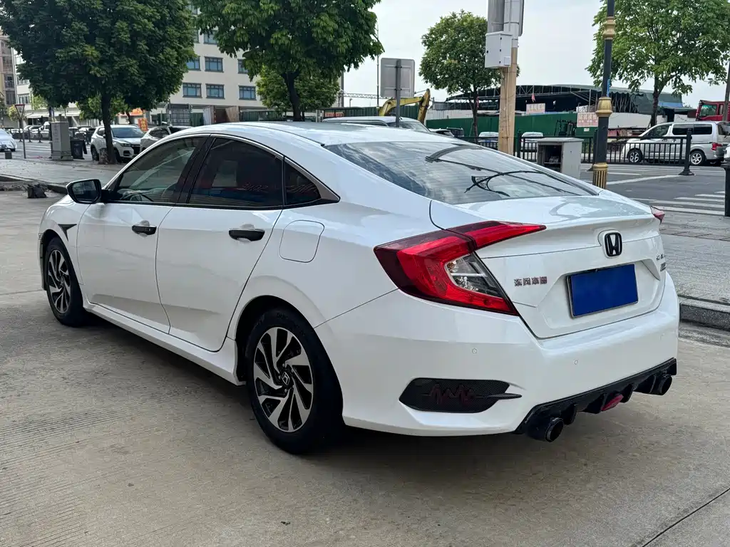 Honda Civic — миниатюра 8