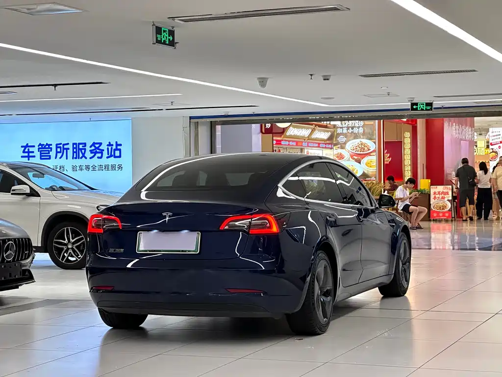 Tesla Model 3 — миниатюра 7