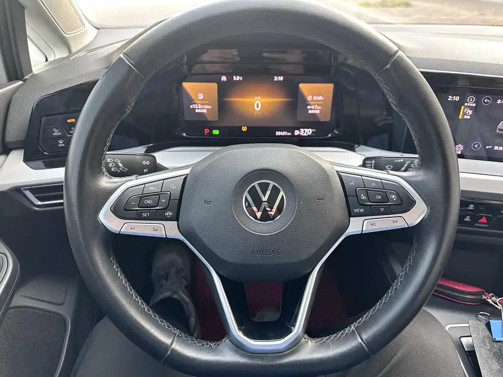 VOLKSWAGEN GOLF