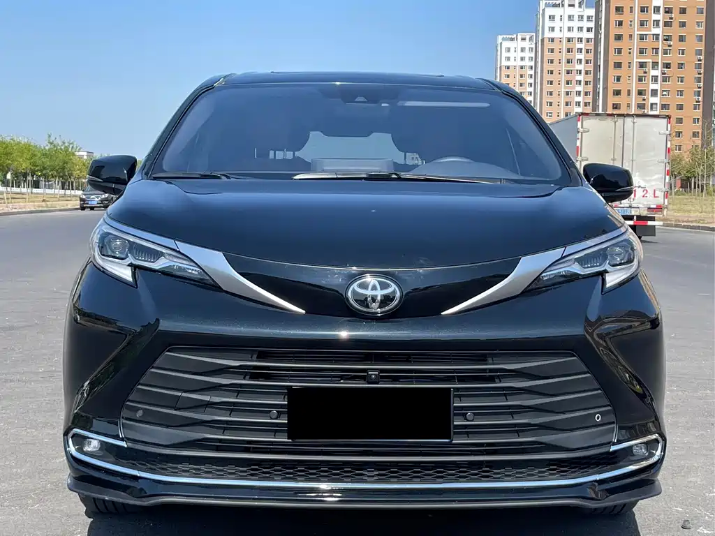 Toyota Sienna — миниатюра 2