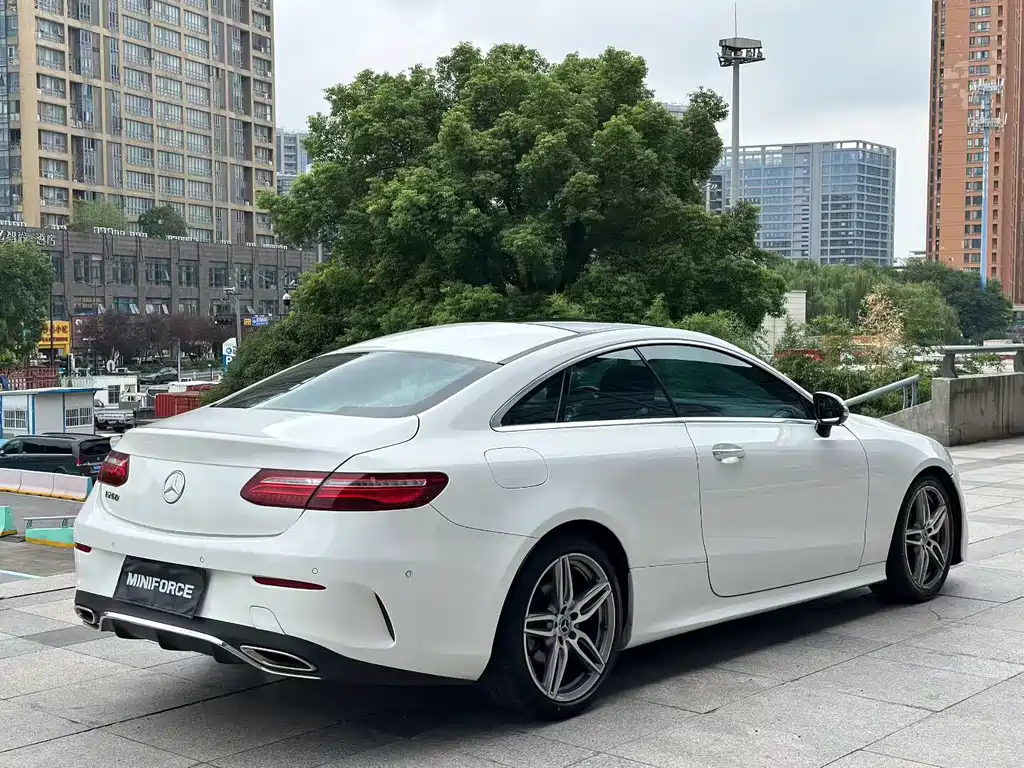 MERCEDES-BENZ E CLASS