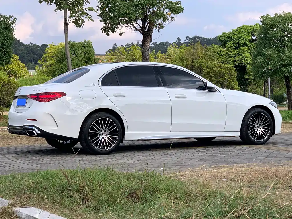 Mercedes-Benz C-Class — миниатюра 6