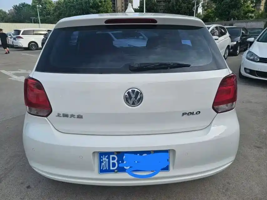 Volkswagen Polo 2011 1.4L AT