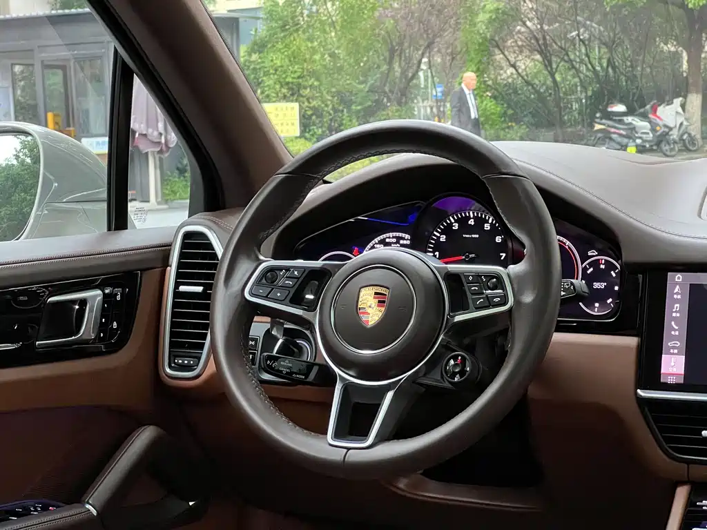 Porsche Cayenne — миниатюра 18