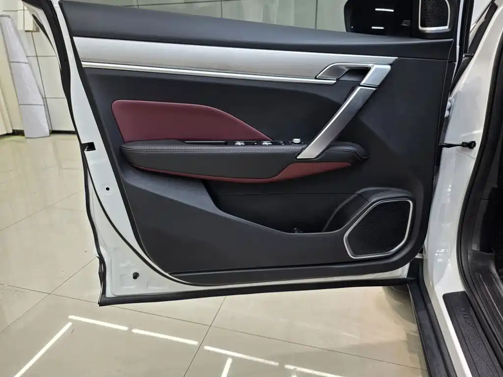 Geely Binyue — миниатюра 11