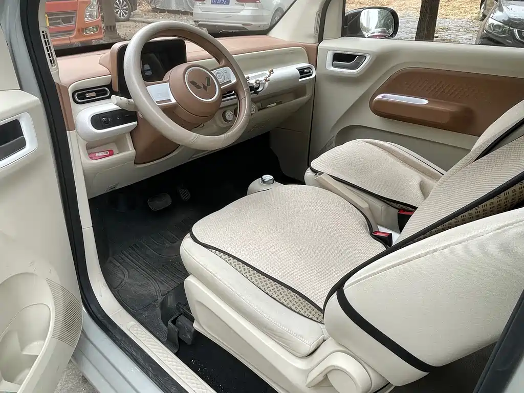 Wuling MINIEV — миниатюра 4