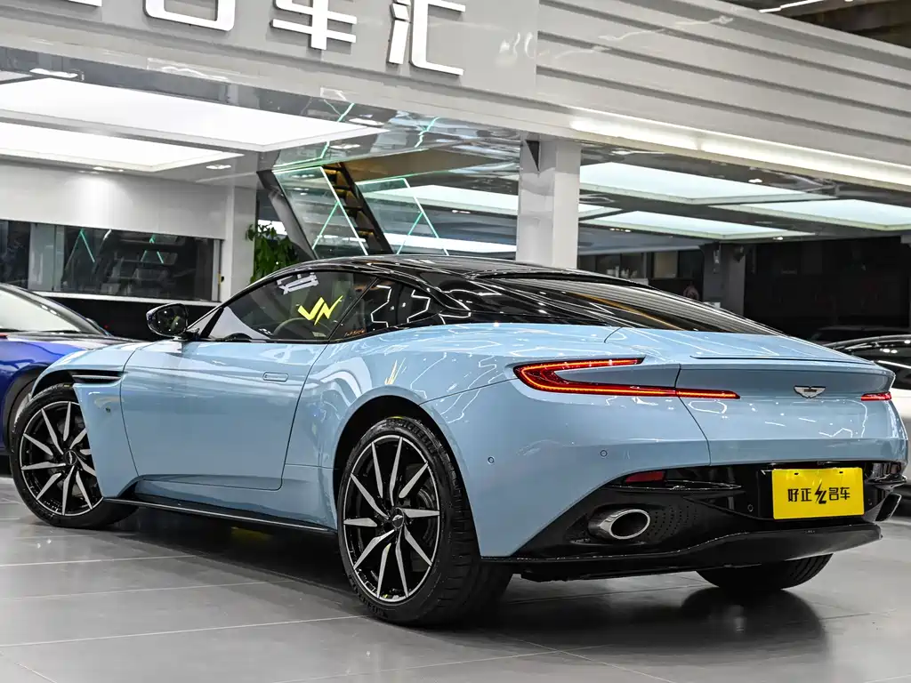 ASTON MARTIN DB11