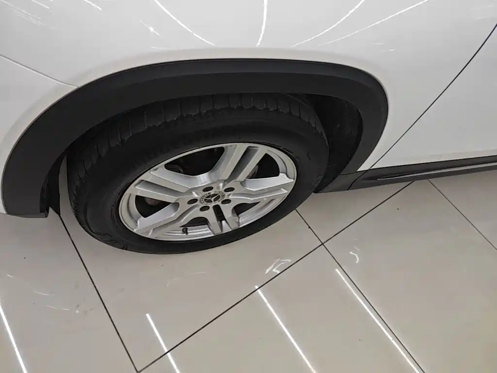 Mercedes-Benz GLB — миниатюра 23