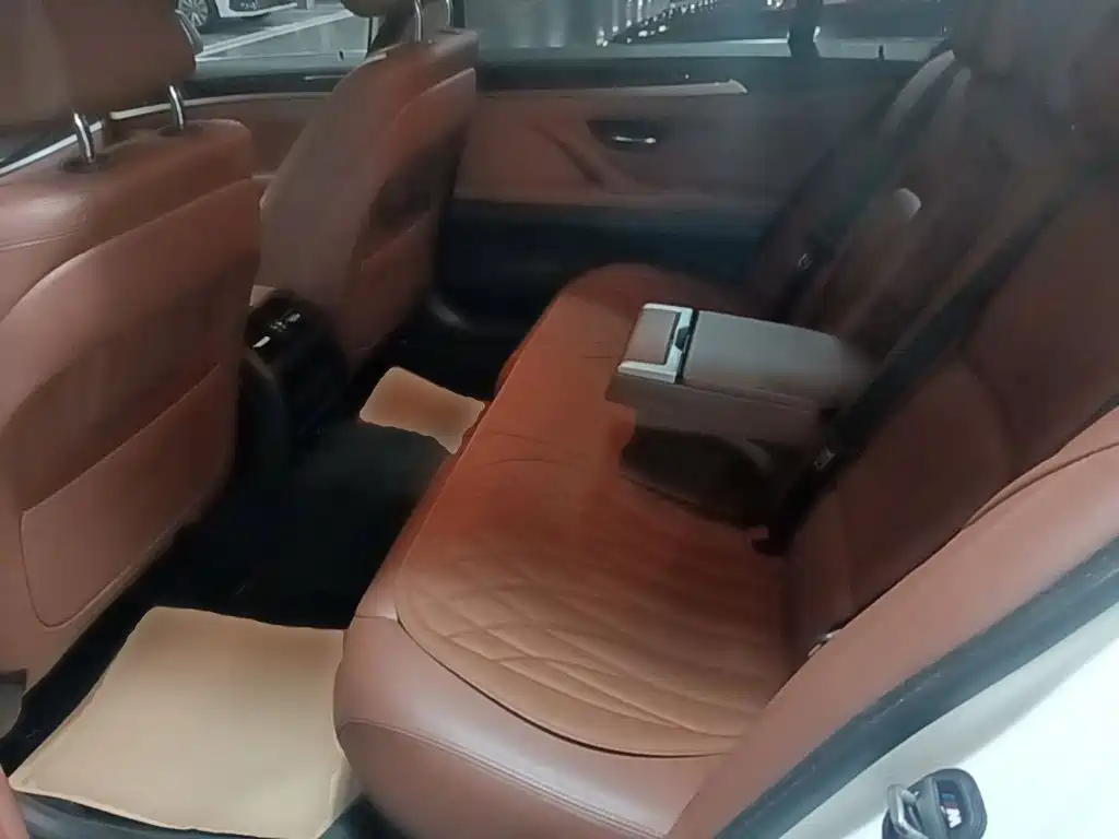 BMW 5 Series — миниатюра 17
