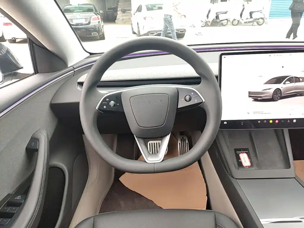 Tesla Model 3 — миниатюра 11
