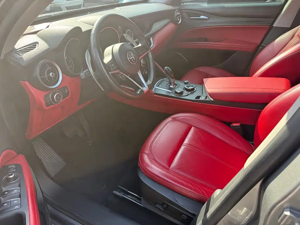 Alfa Romeo Stelvio — миниатюра 7
