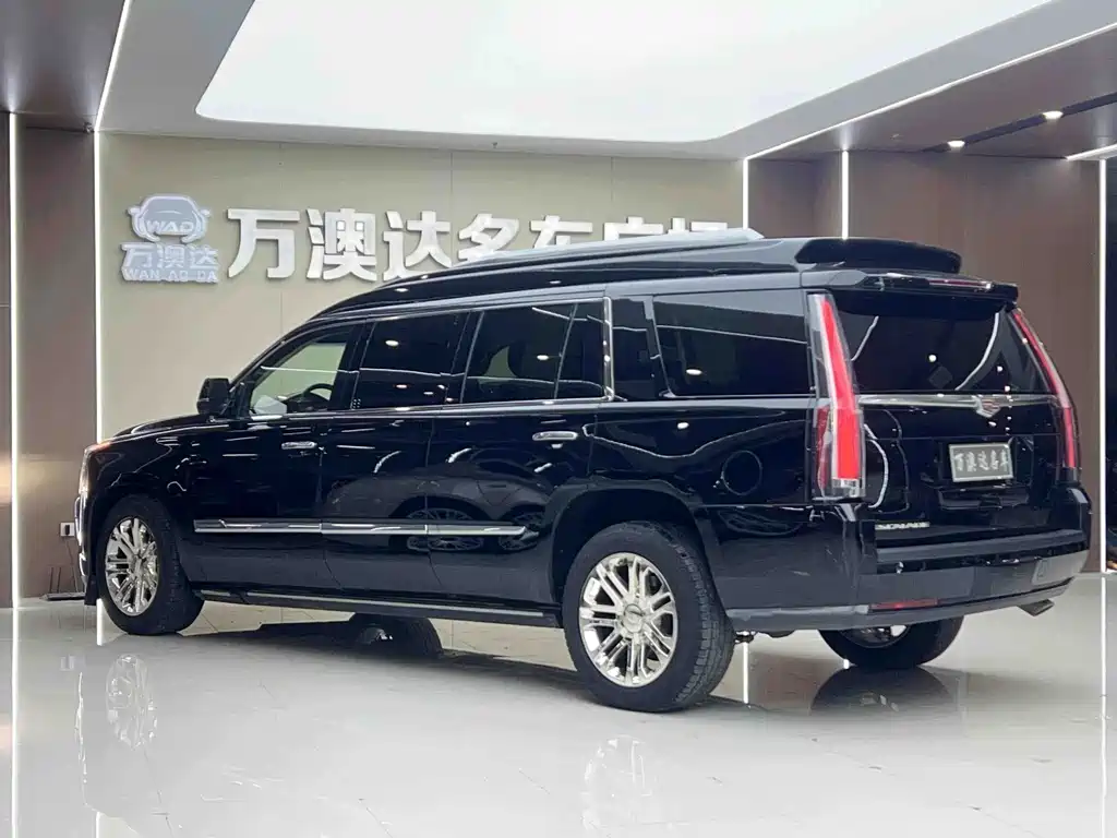 Cadillac Escalade — миниатюра 11