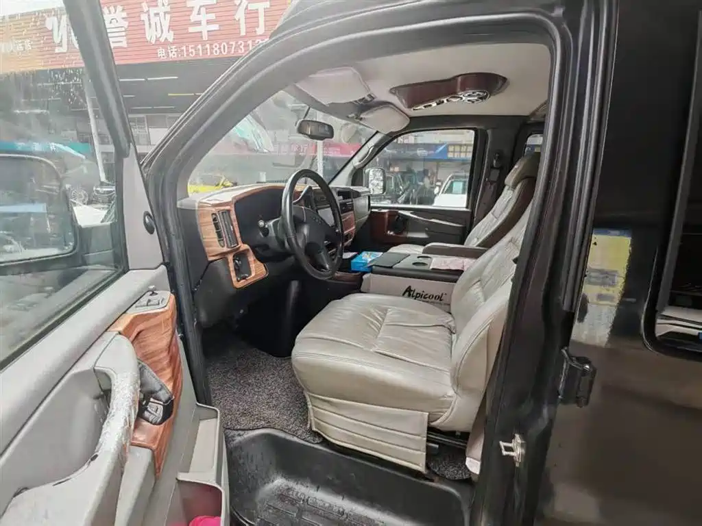 GMC Savana 2007 5.3L 7 мест