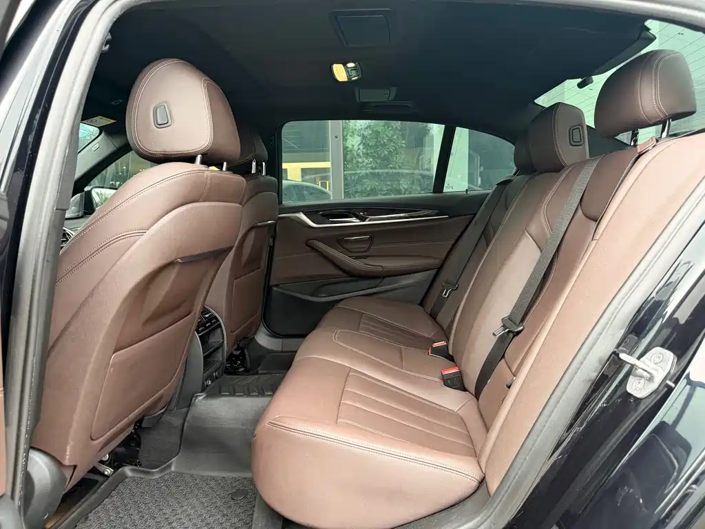 BMW 5 Series — миниатюра 20