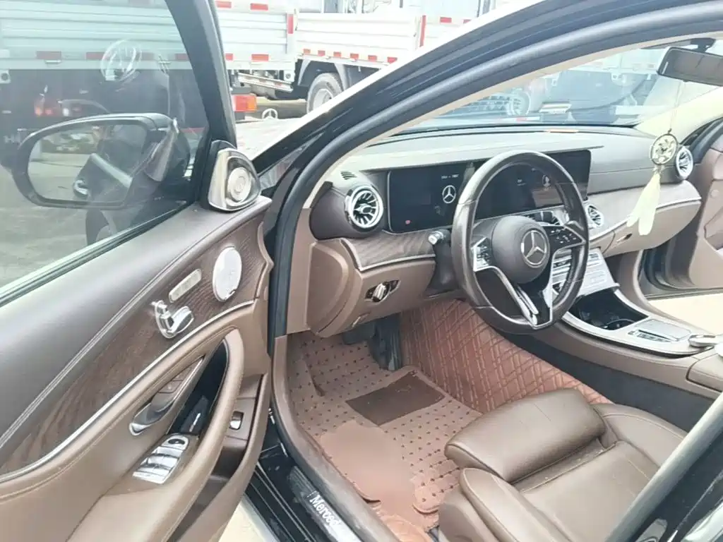 Mercedes-Benz E-Class — миниатюра 21
