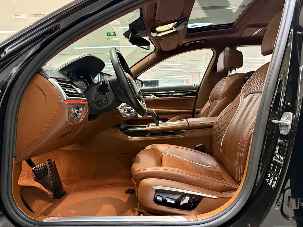 BMW 7 Series 7 2017 750Li xDrive мест