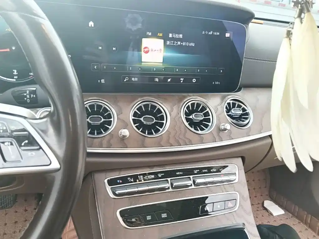 Mercedes-Benz E-Class — миниатюра 18