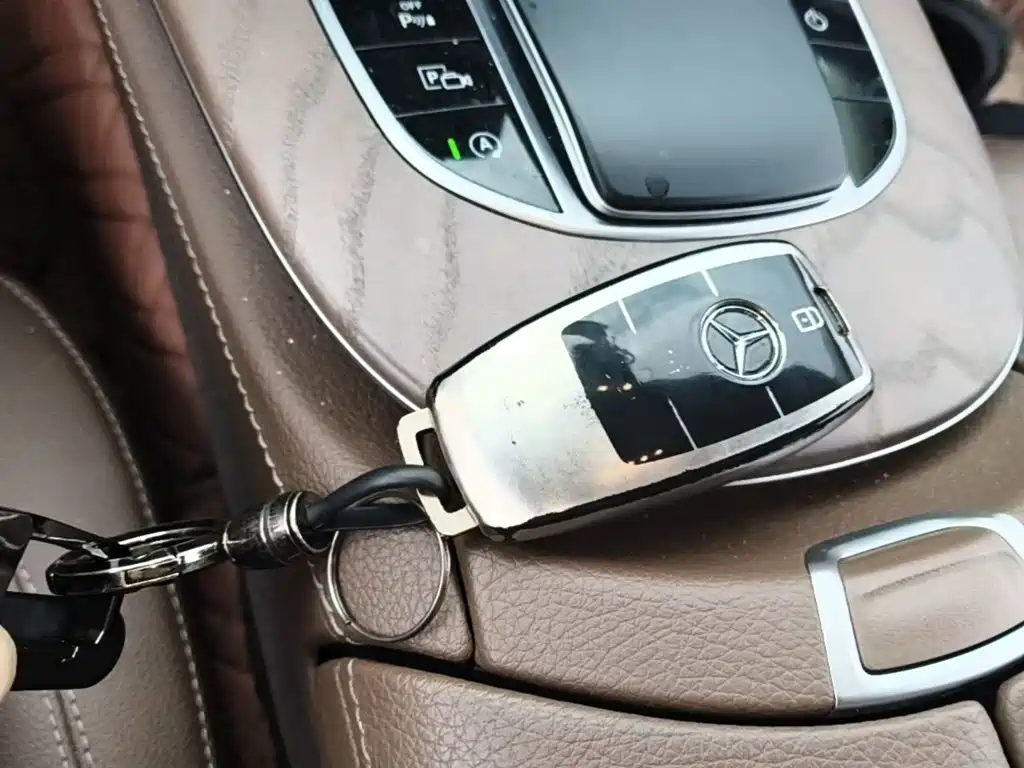 Mercedes-Benz E-Class — миниатюра 13