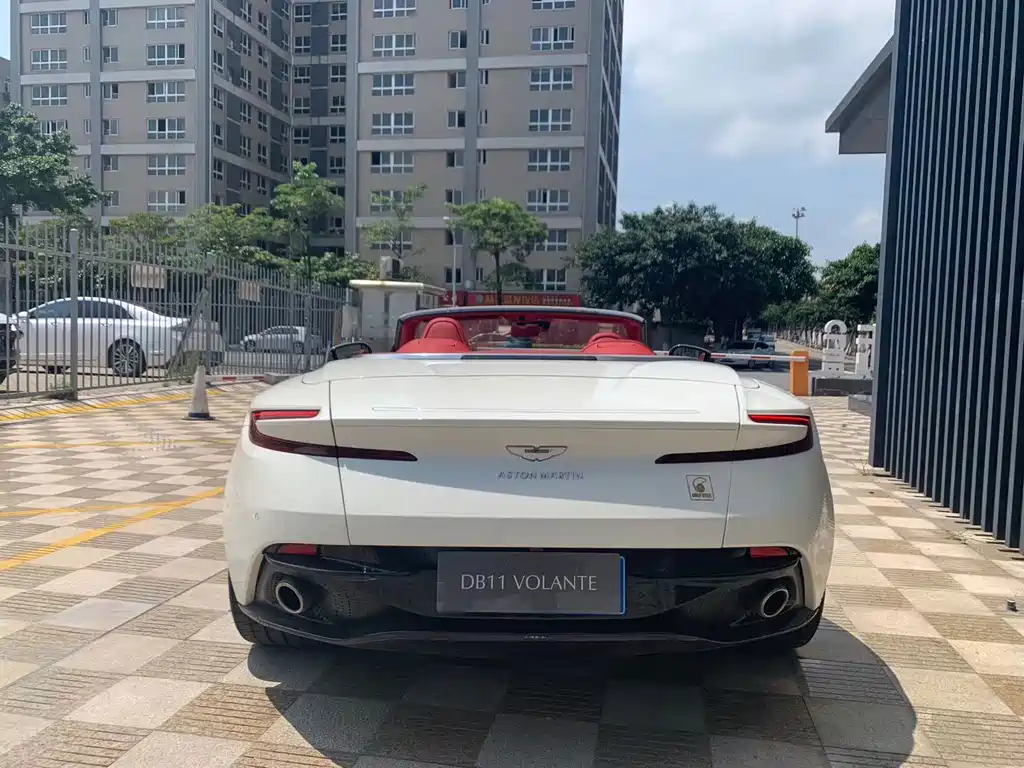 Aston Martin DB11 — миниатюра 5