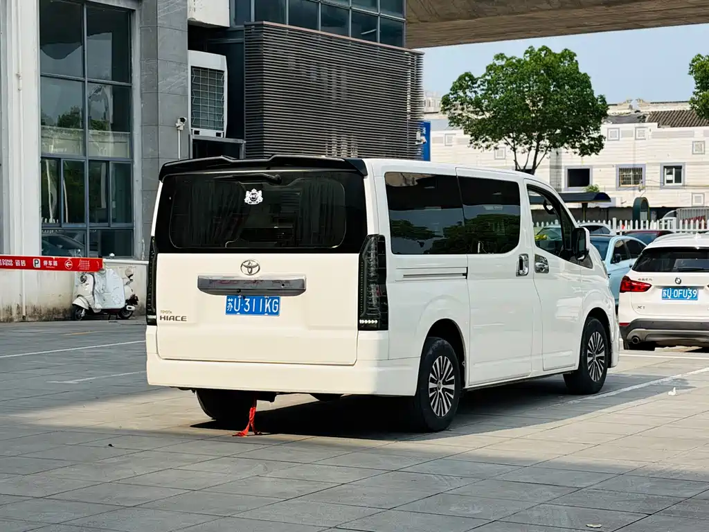 Toyota Hiace — миниатюра 5