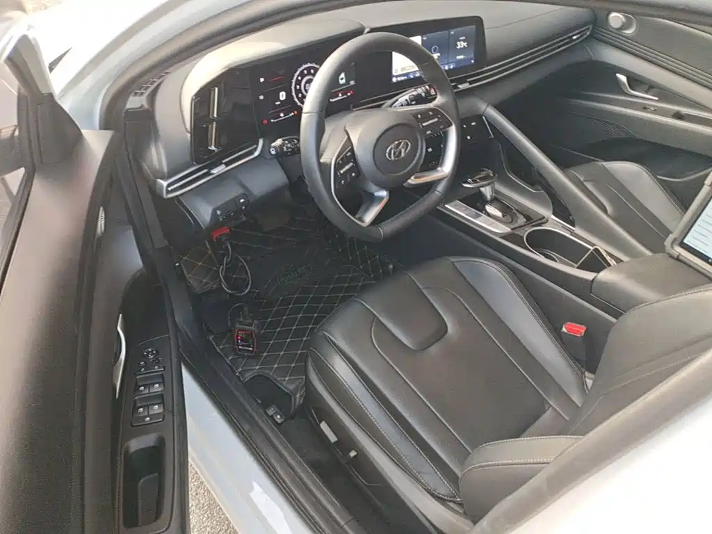 Hyundai Elantra — миниатюра 16