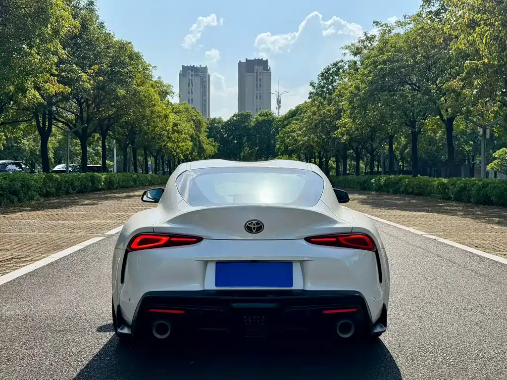 Toyota Supra — миниатюра 6
